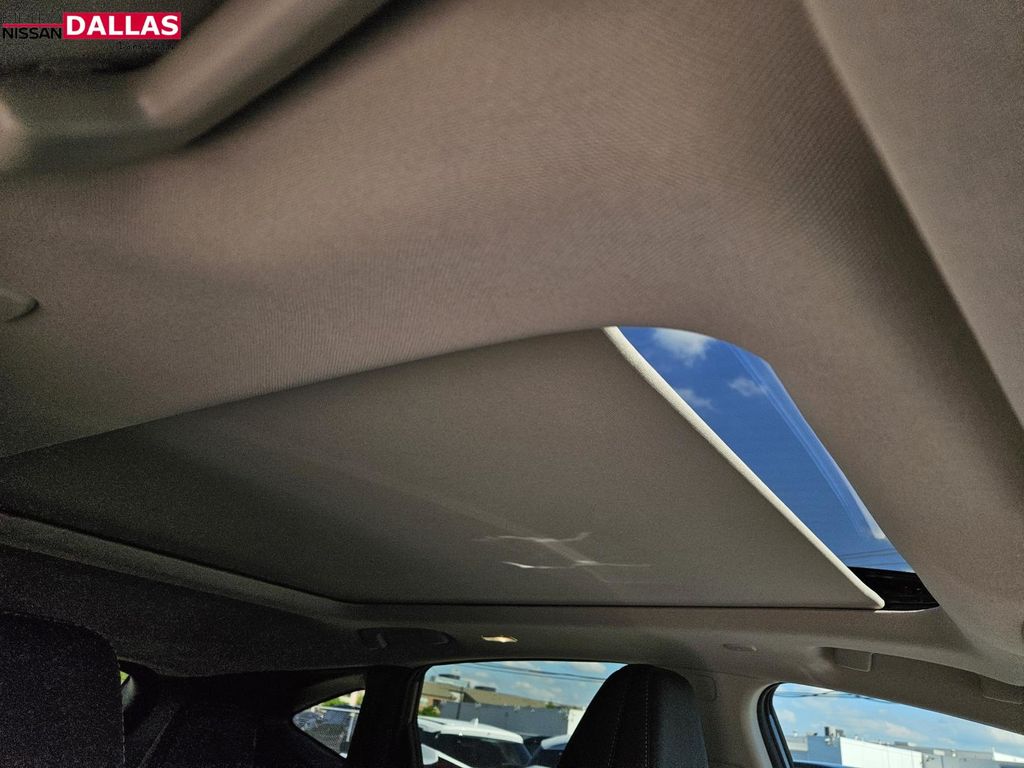 Vehicle image 8 of 25