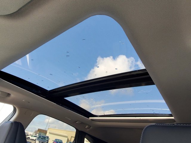 Vehicle image 25 of 30