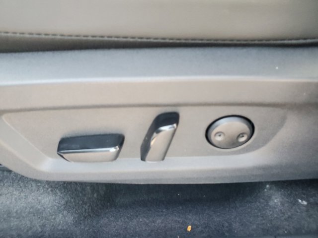 Vehicle image 6 of 30