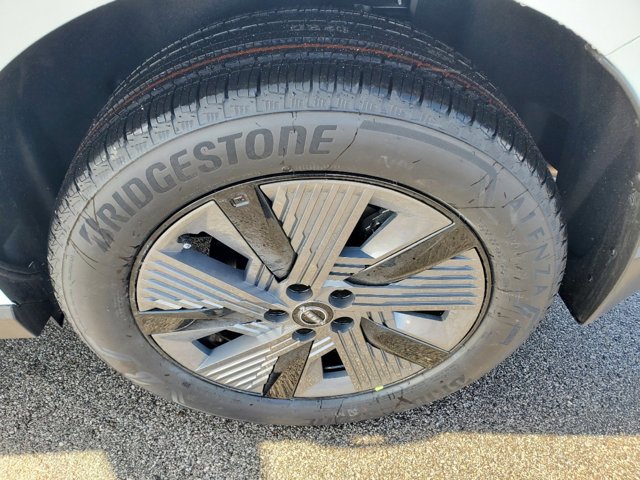 Vehicle image 28 of 30