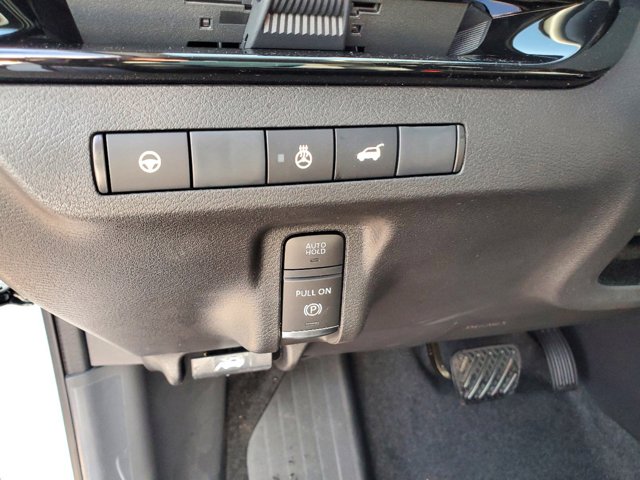 Vehicle image 11 of 30