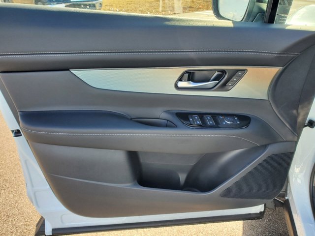 Vehicle image 7 of 30