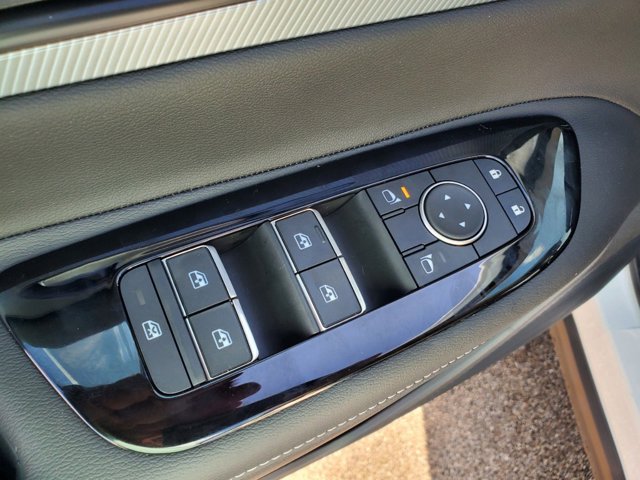 Vehicle image 8 of 30