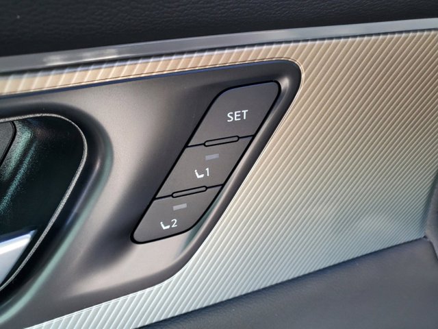 Vehicle image 9 of 30