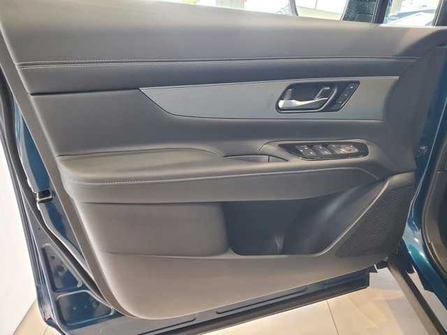 Vehicle image 7 of 30
