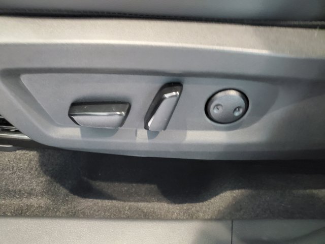 Vehicle image 6 of 30