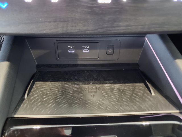 Vehicle image 23 of 30