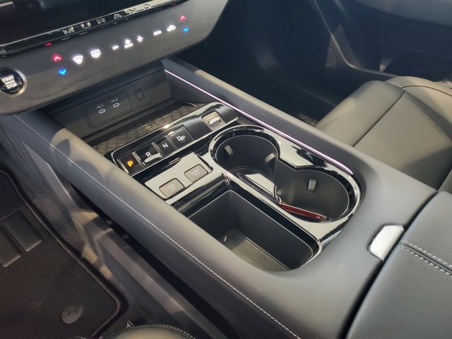 Vehicle image 24 of 30