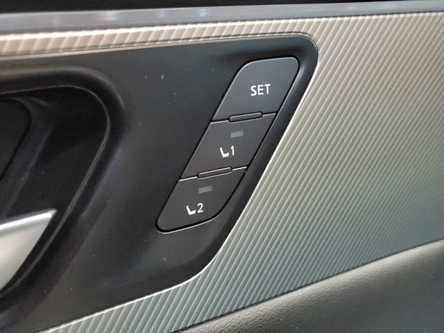 Vehicle image 9 of 30