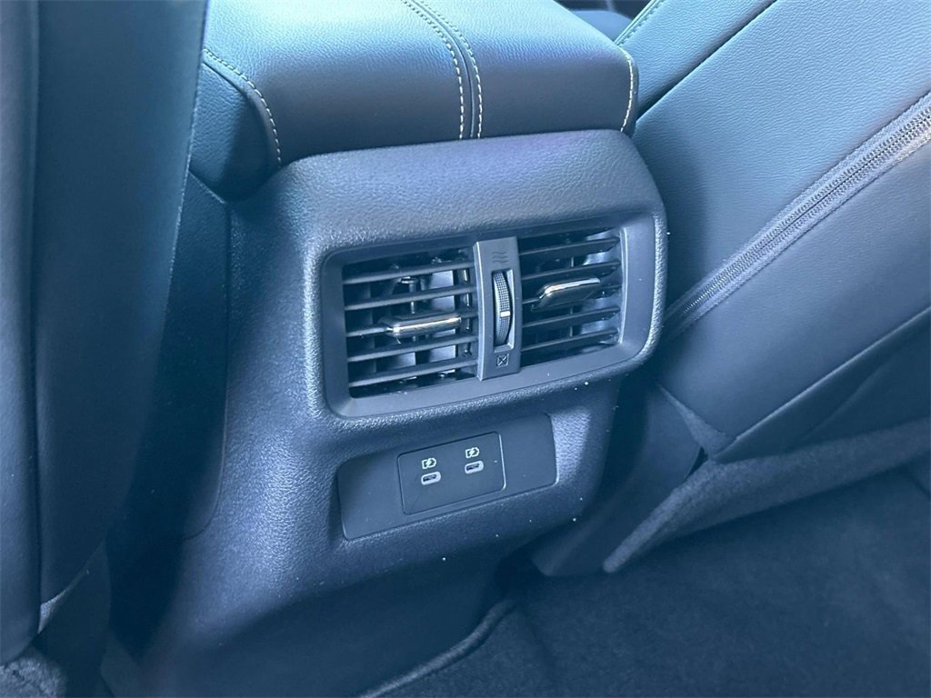 Vehicle image 19 of 37