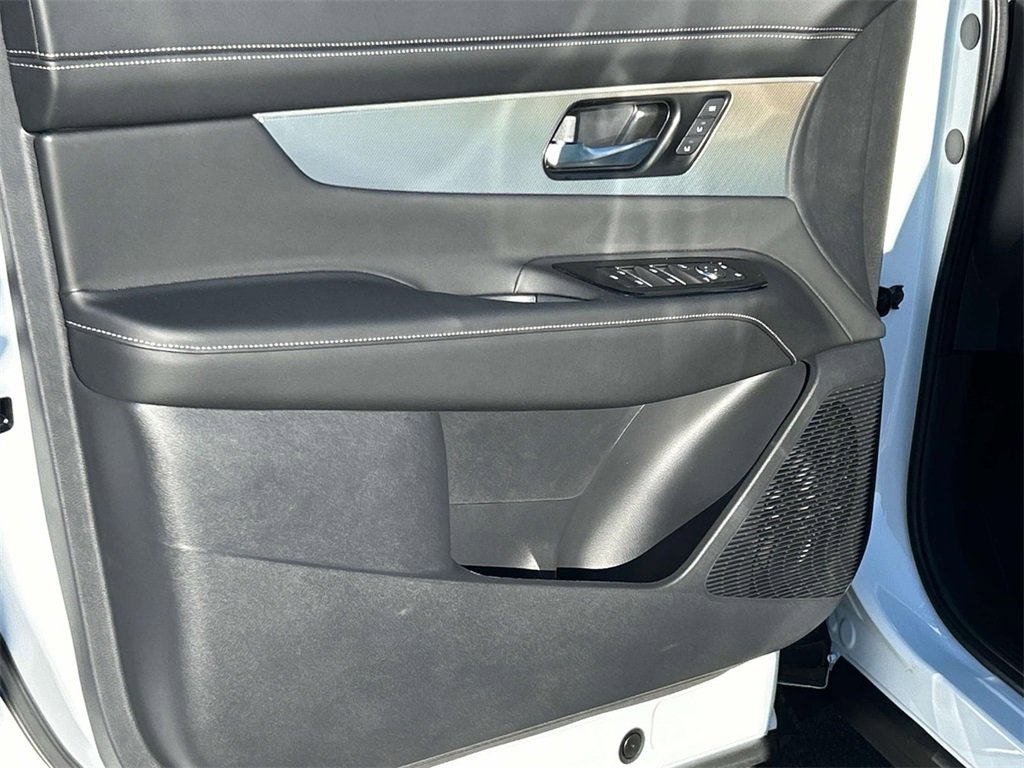 Vehicle image 22 of 37