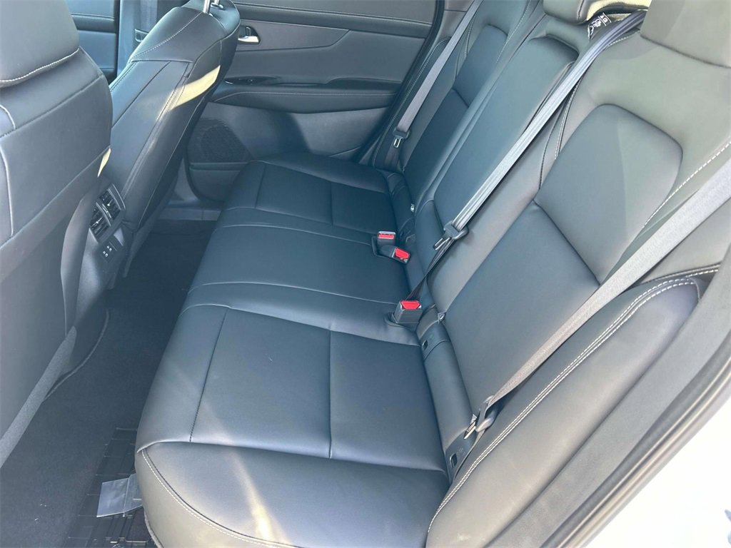 Vehicle image 21 of 37