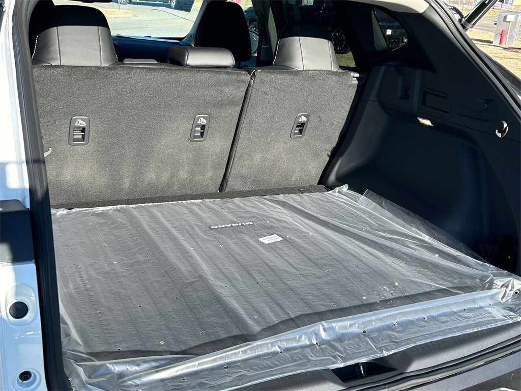 Vehicle image 13 of 37