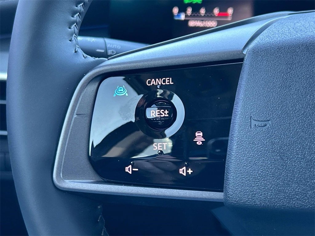 Vehicle image 27 of 37