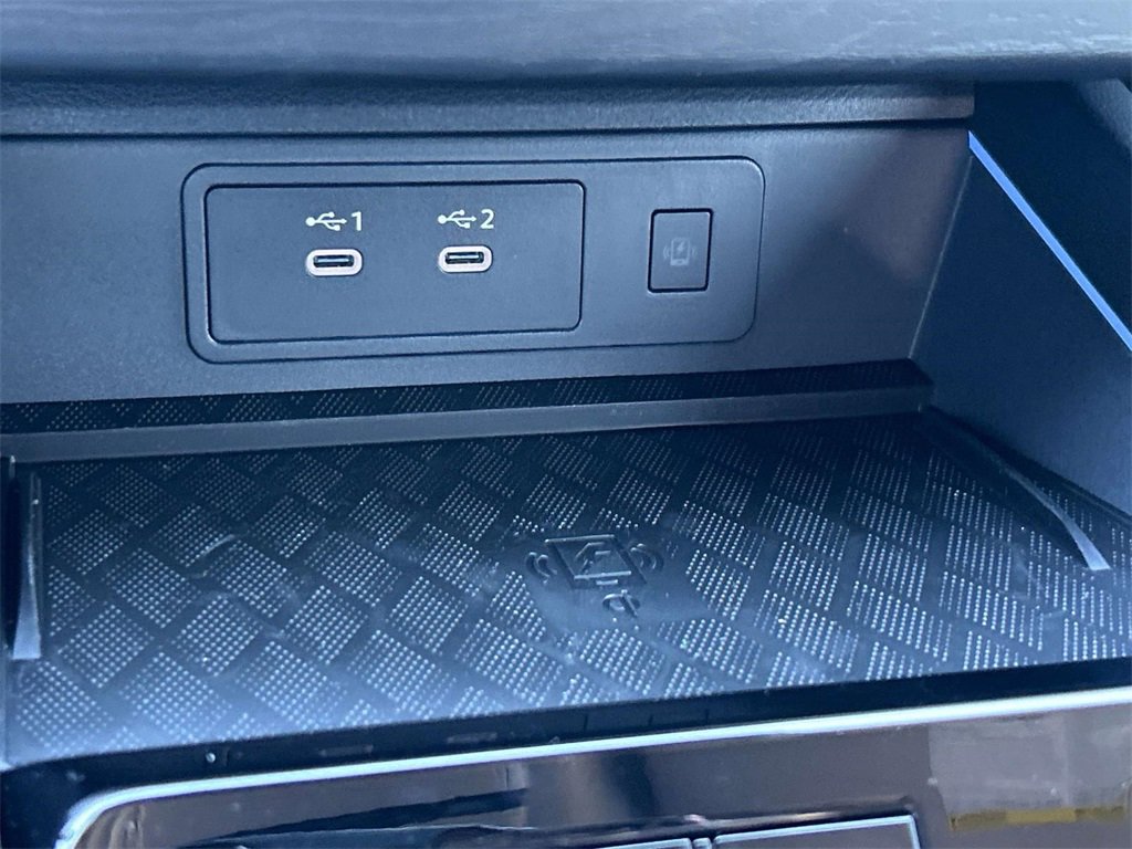 Vehicle image 34 of 37