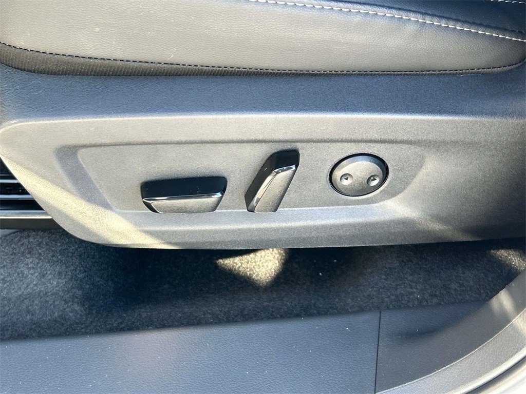 Vehicle image 24 of 37