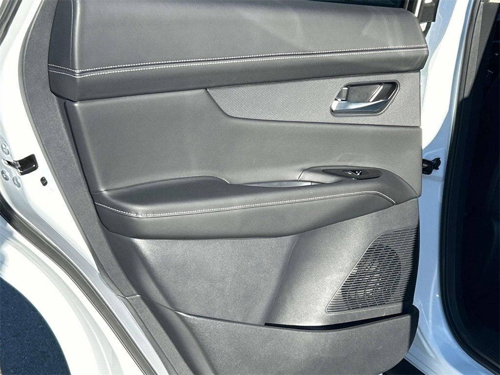 Vehicle image 20 of 37