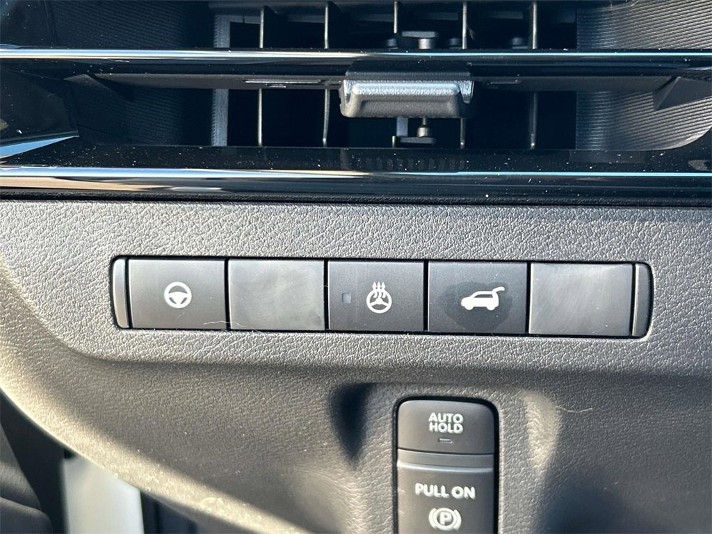 Vehicle image 26 of 37