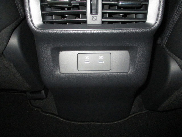 Vehicle image 32 of 34