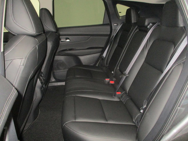 Vehicle image 31 of 34