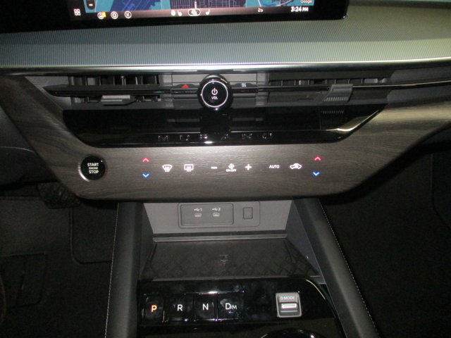 Vehicle image 28 of 34