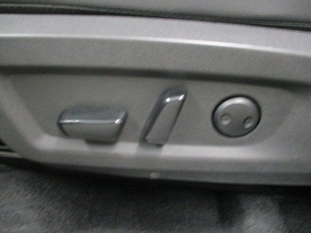 Vehicle image 19 of 34