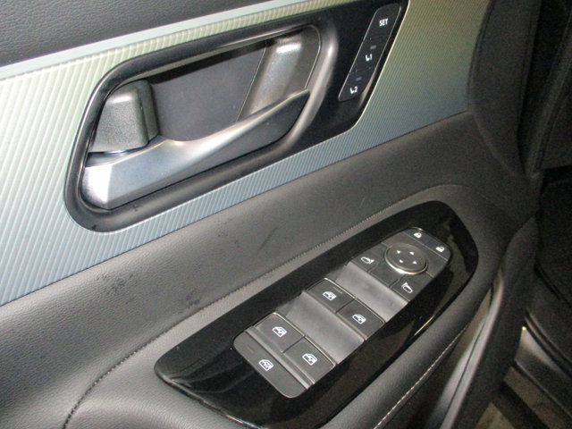 Vehicle image 15 of 34