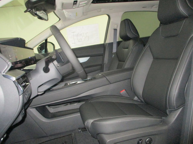 Vehicle image 16 of 34