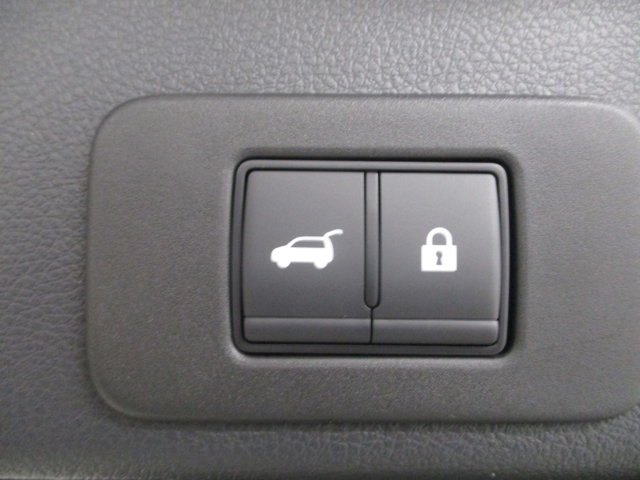 Vehicle image 11 of 34