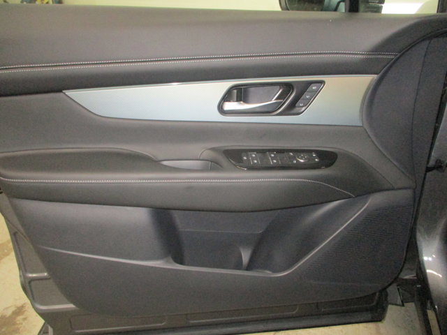 Vehicle image 14 of 34