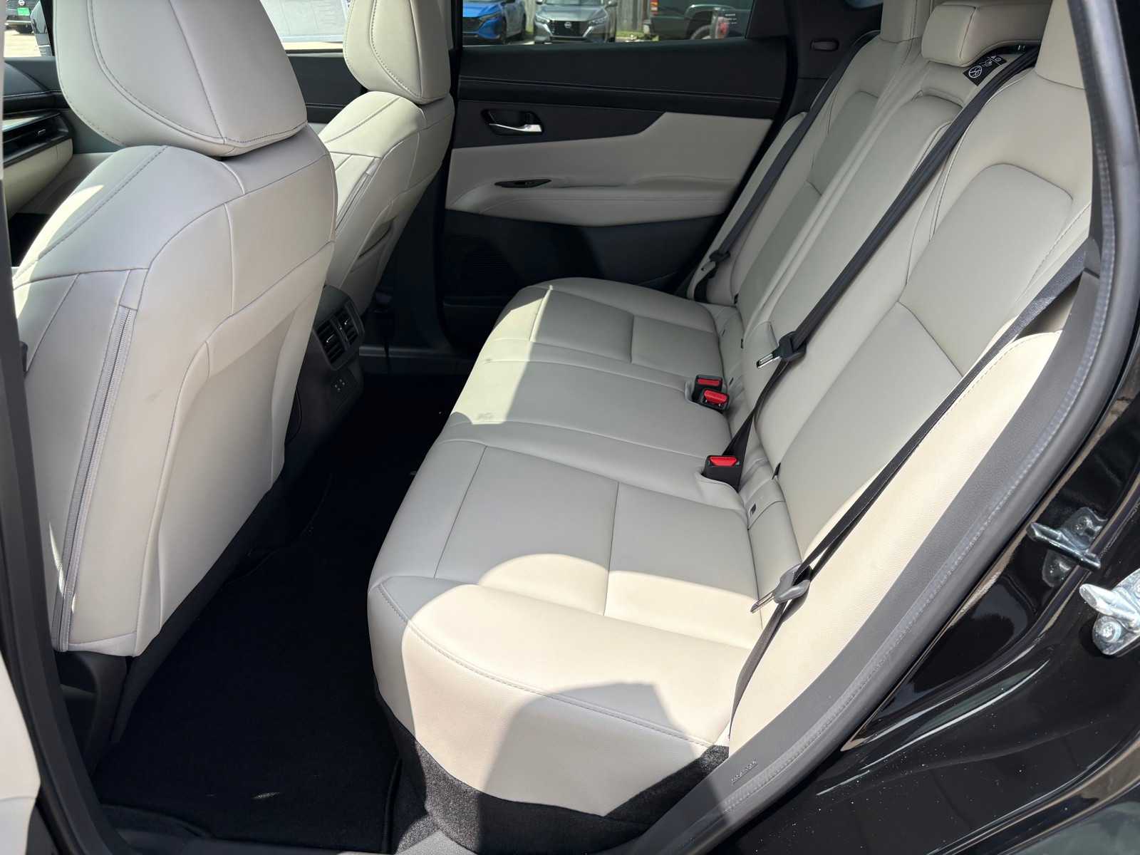 Vehicle image 11 of 23