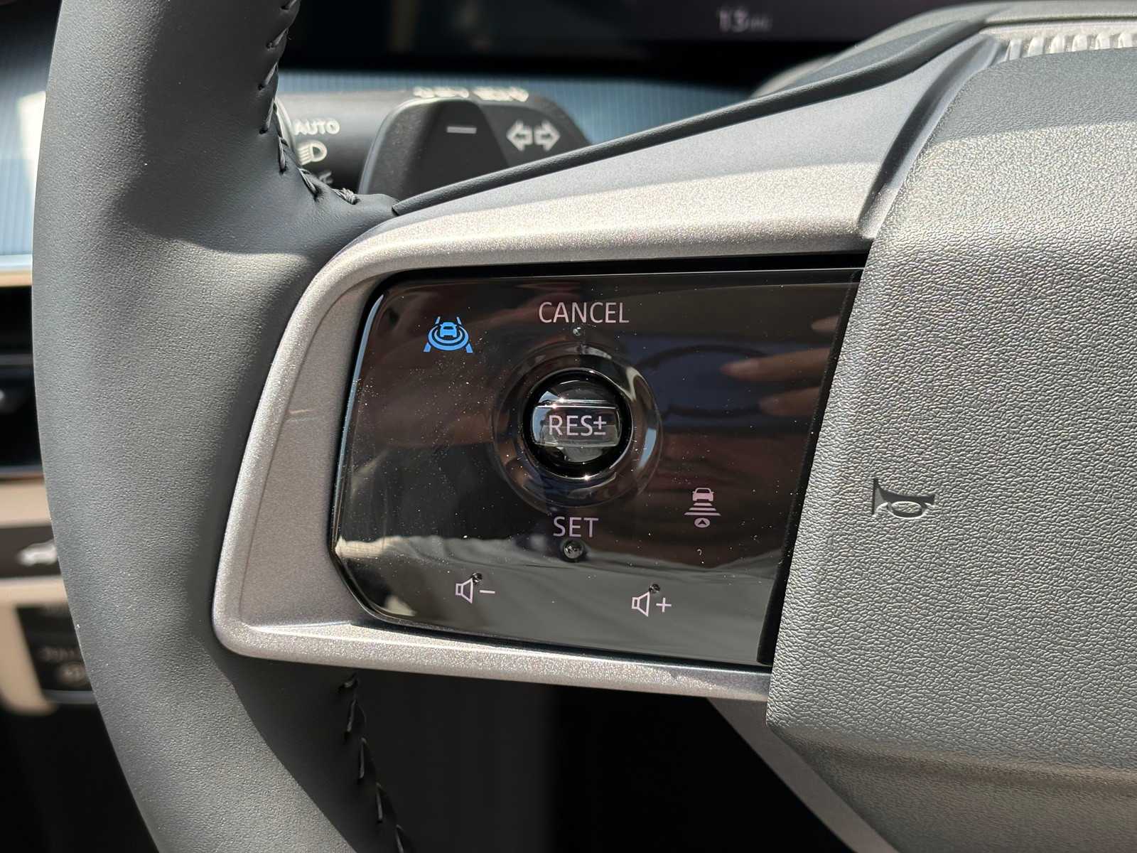 Vehicle image 21 of 23