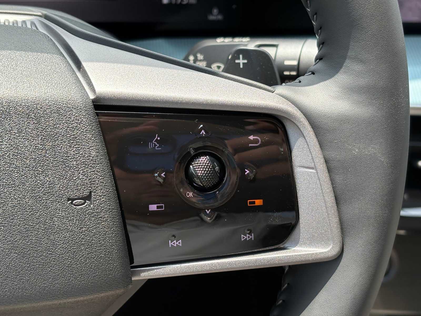 Vehicle image 22 of 23
