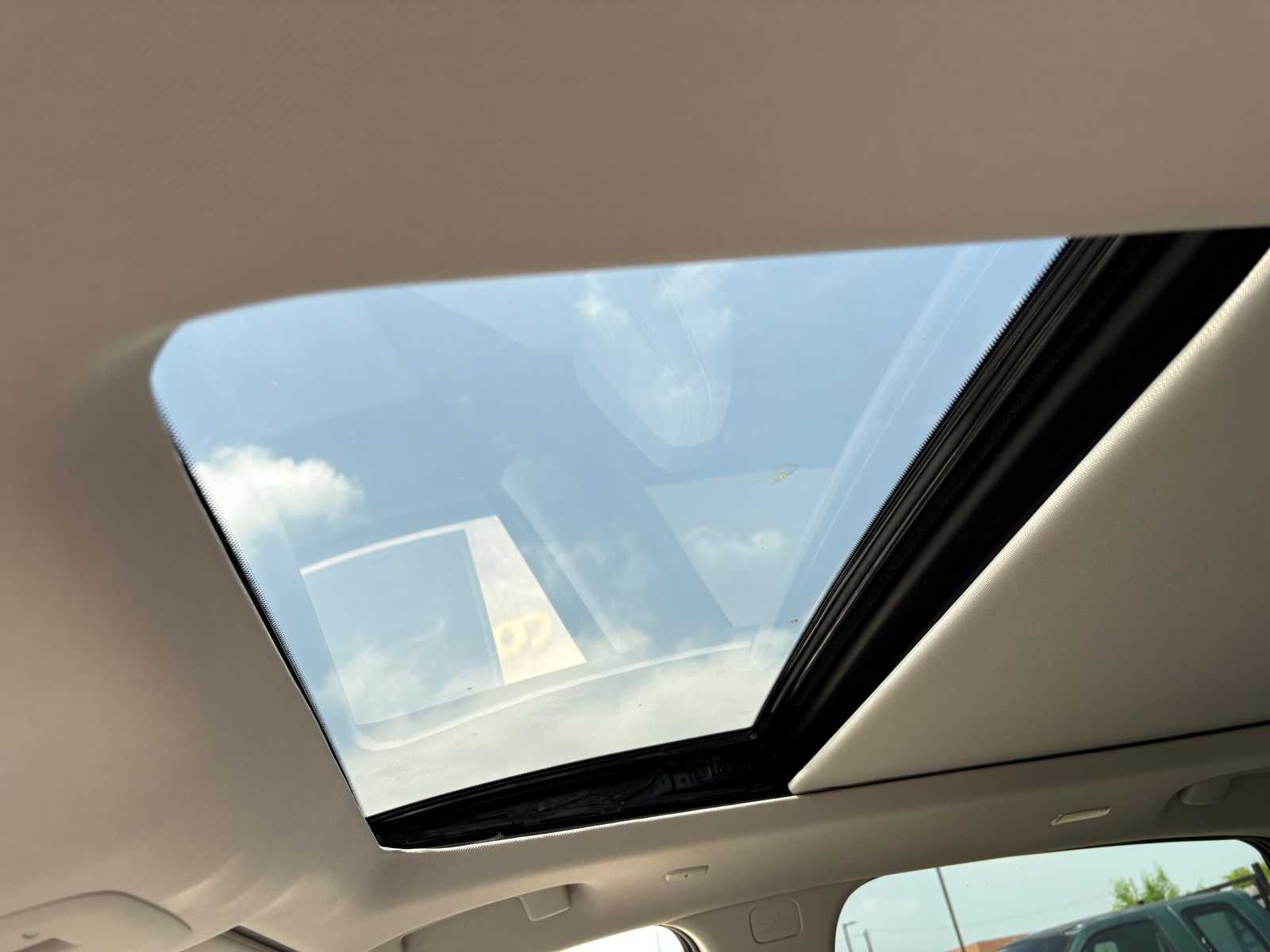 Vehicle image 15 of 23