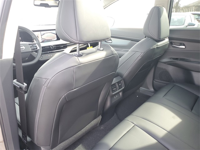 Vehicle image 9 of 37