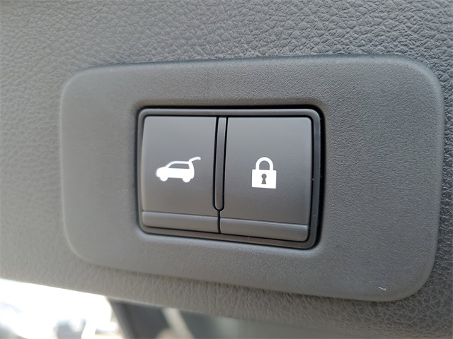 Vehicle image 31 of 37