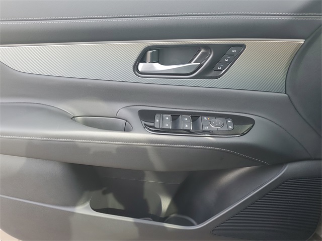 Vehicle image 20 of 37