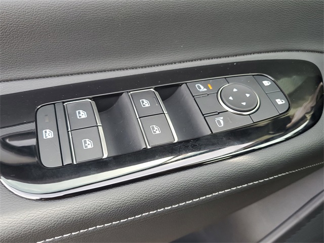 Vehicle image 34 of 37