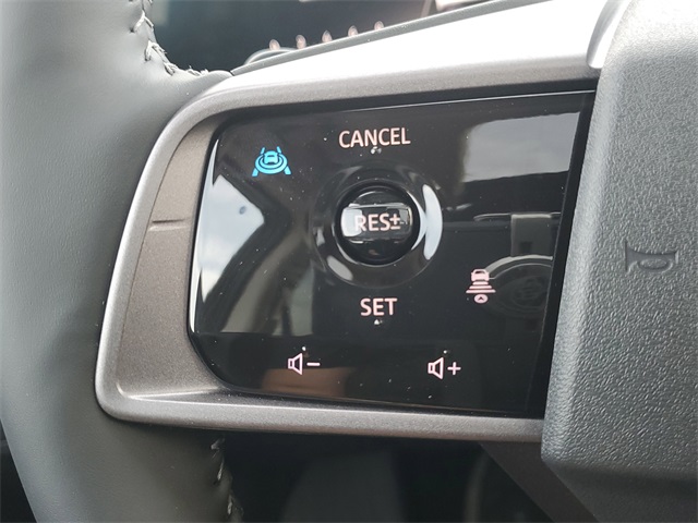 Vehicle image 33 of 37