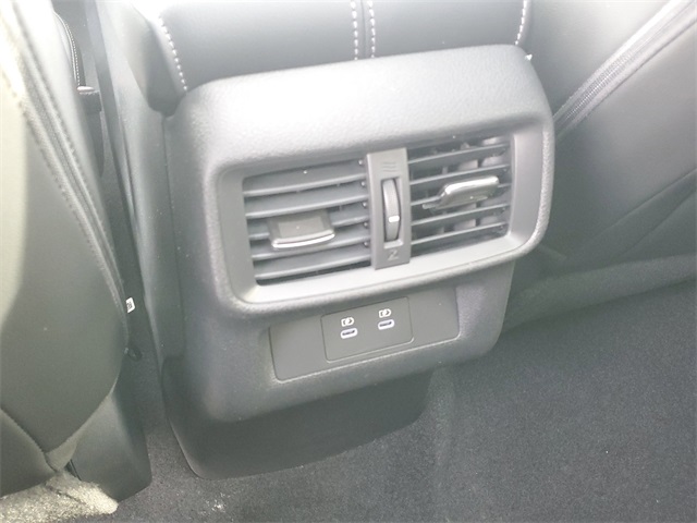 Vehicle image 25 of 37