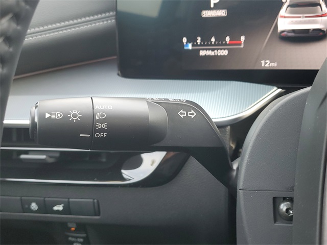 Vehicle image 26 of 37