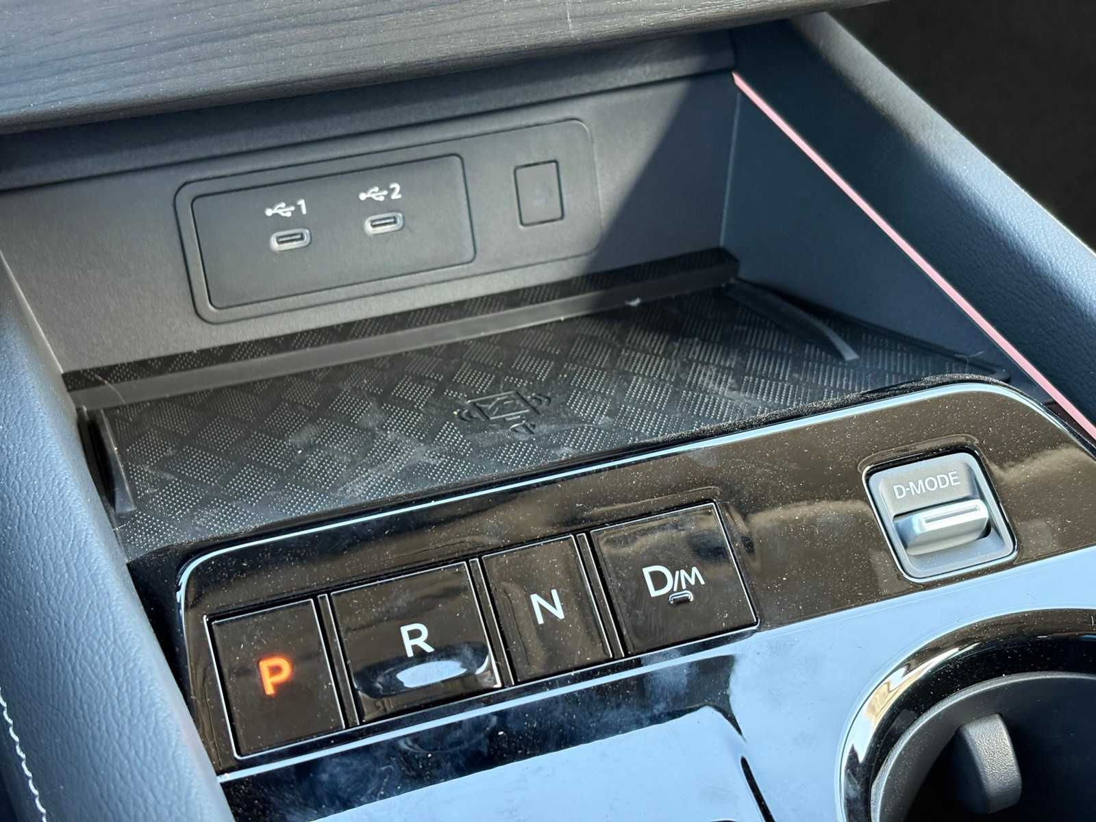Vehicle image 17 of 23