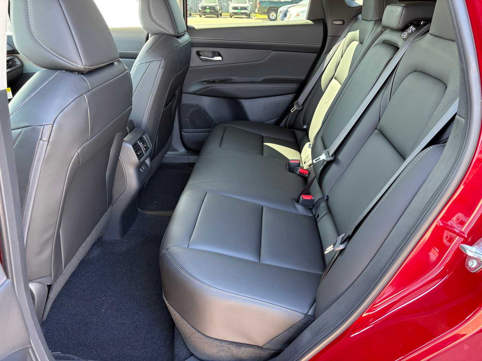 Vehicle image 11 of 23