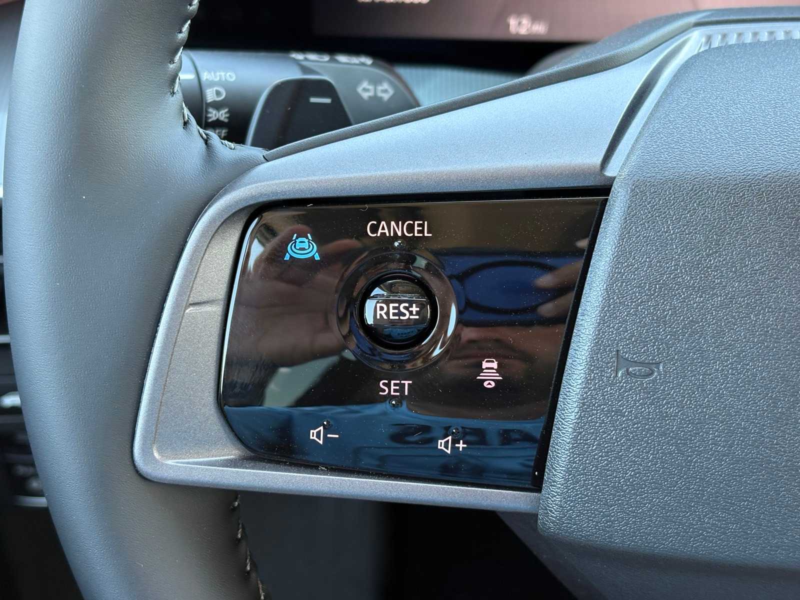 Vehicle image 21 of 23