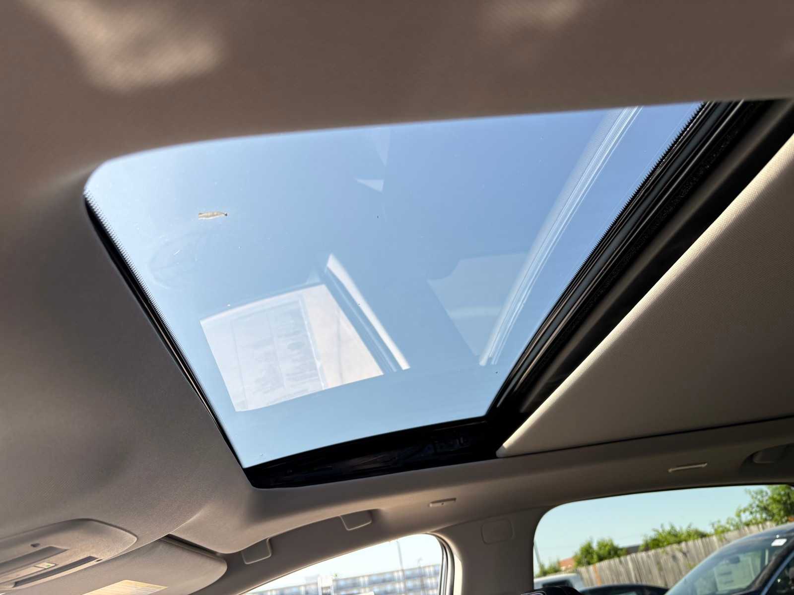 Vehicle image 15 of 23