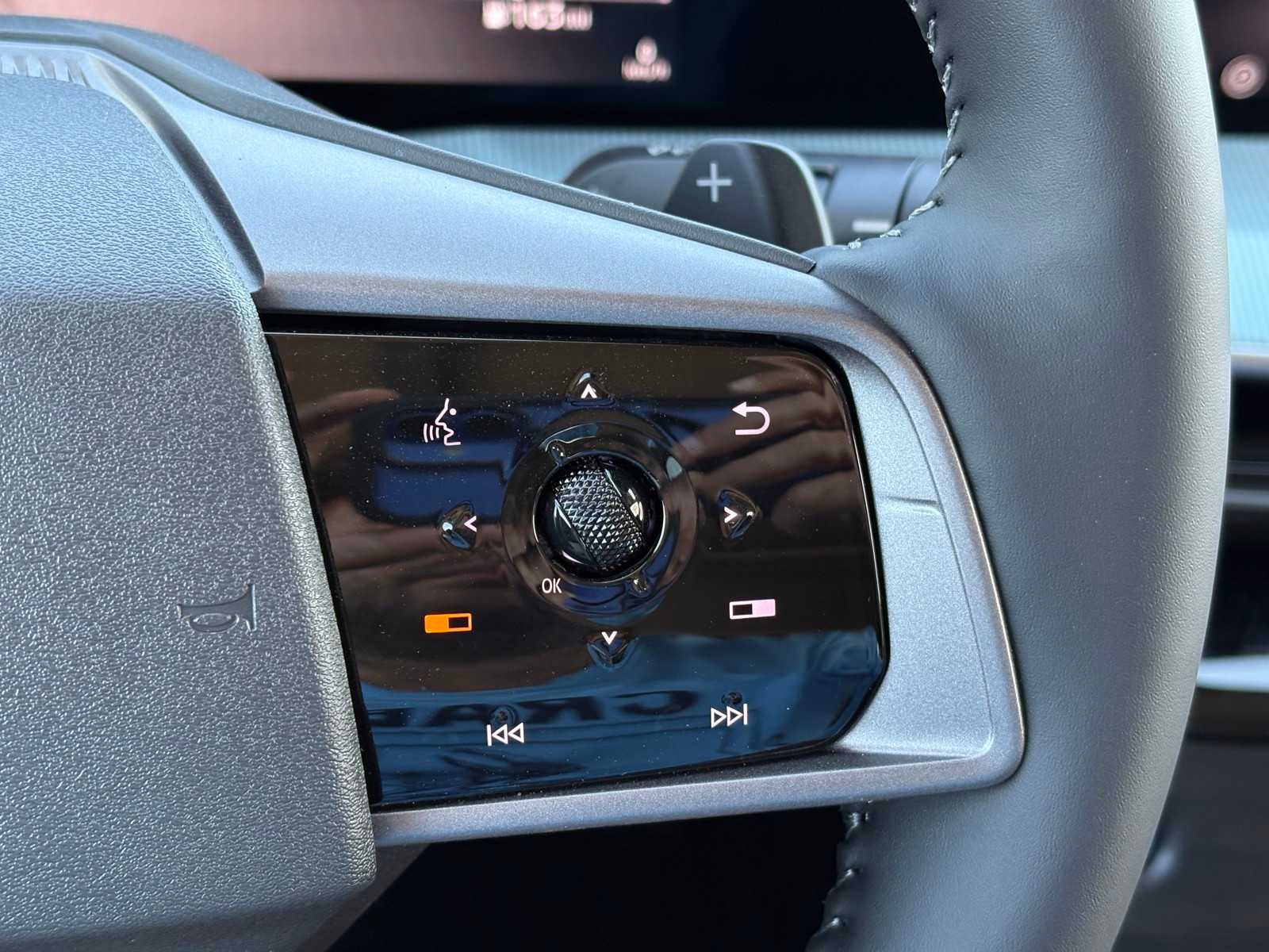 Vehicle image 22 of 23