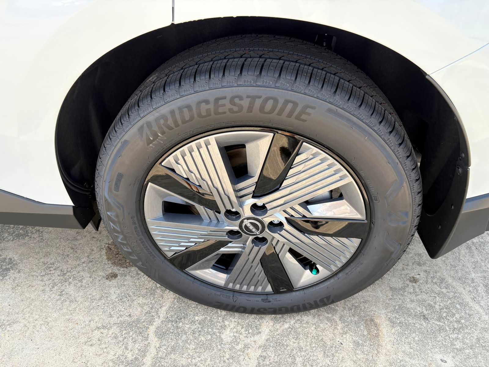 Vehicle image 9 of 23
