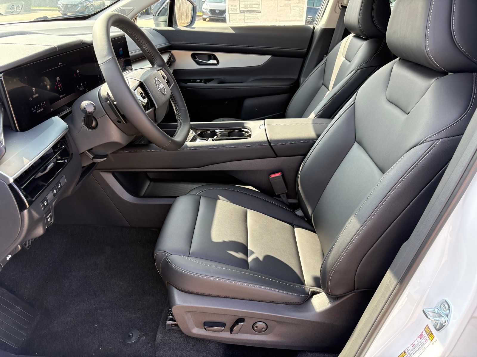Vehicle image 14 of 23