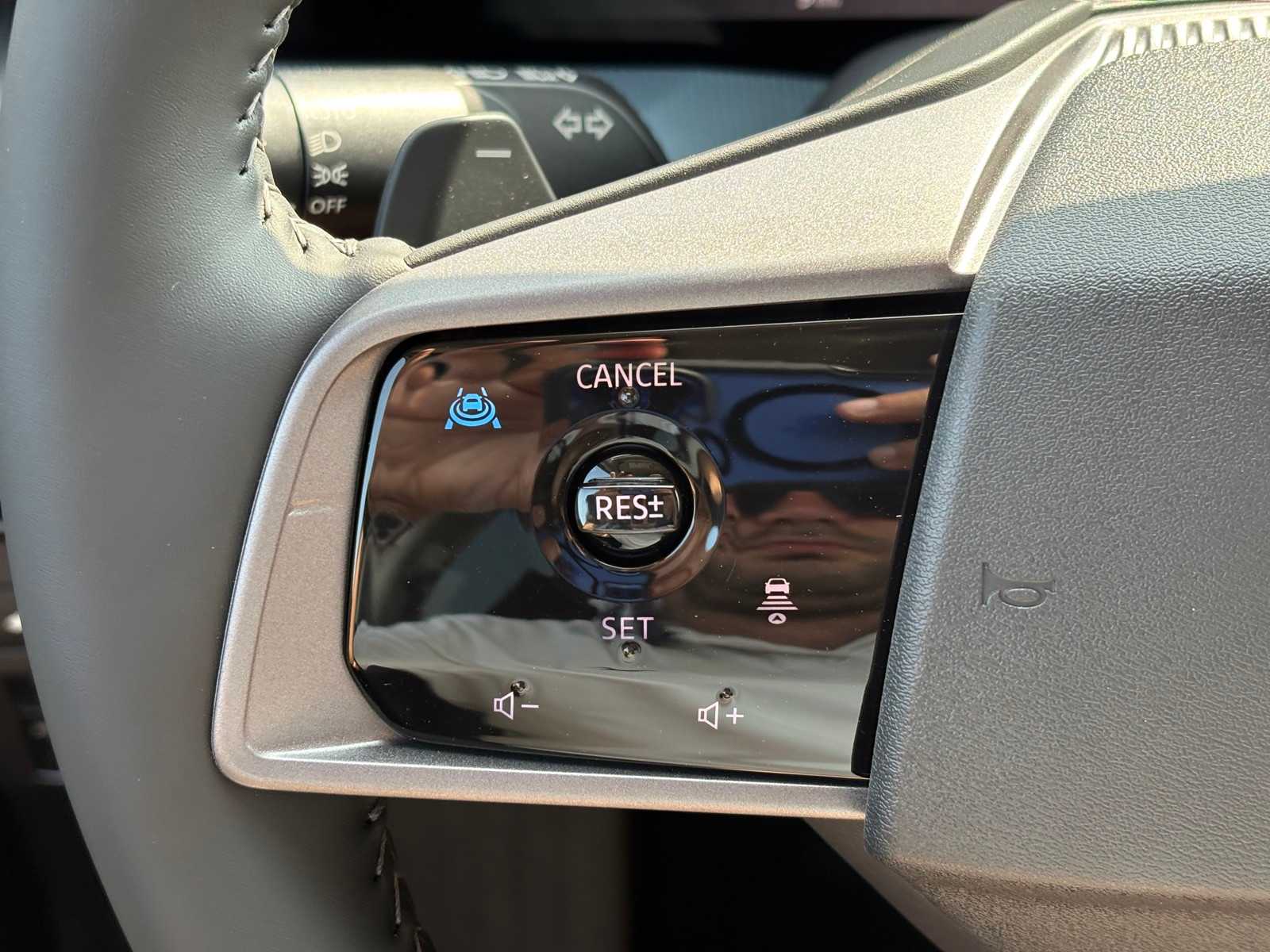 Vehicle image 21 of 23