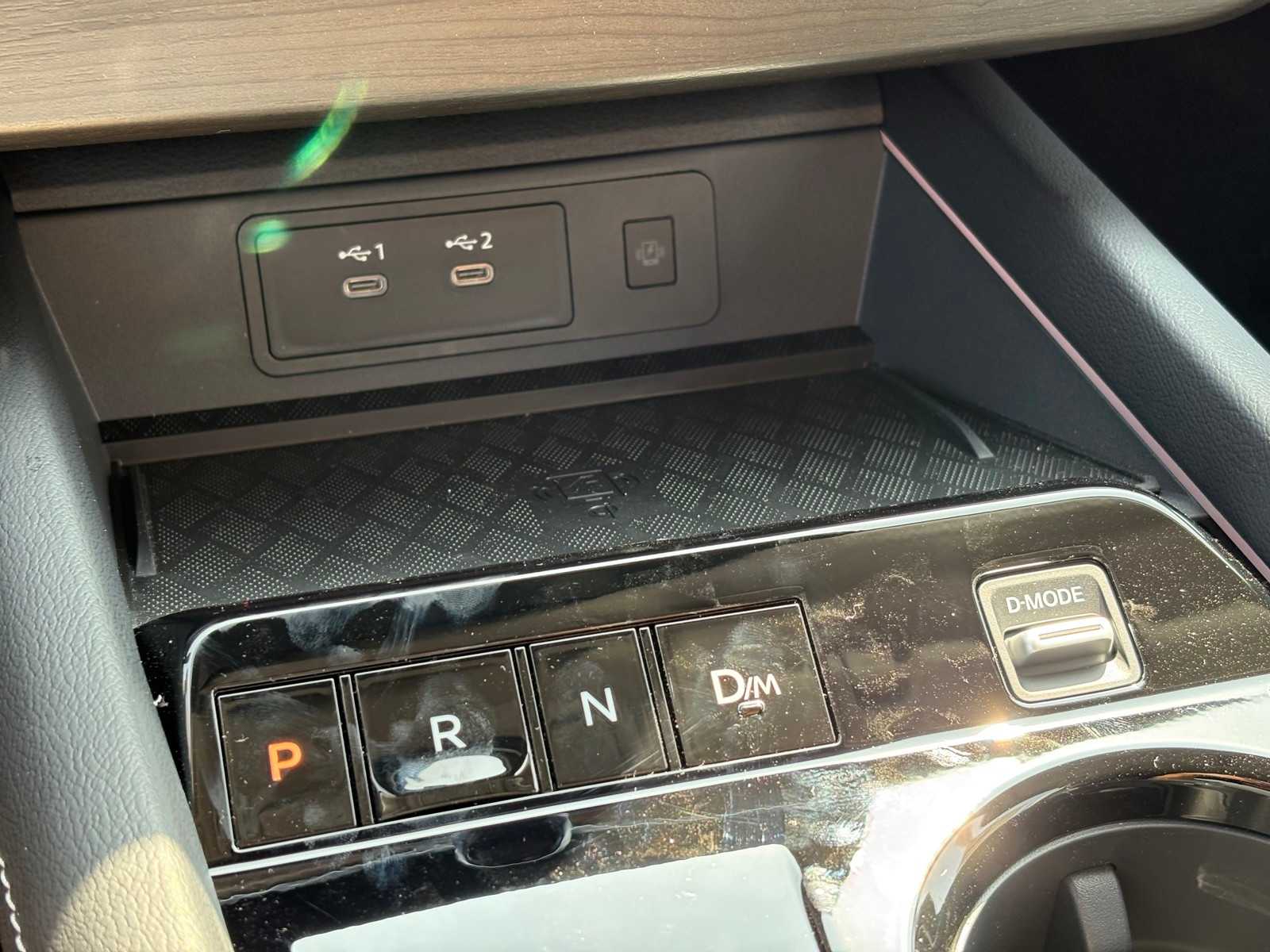 Vehicle image 17 of 23
